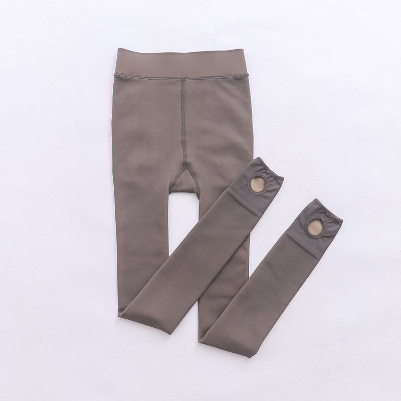 Los pies son realmente grises.