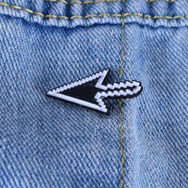 wish速卖通新品创意滴油指向标方向标箭头胸针金属徽章翻领别针