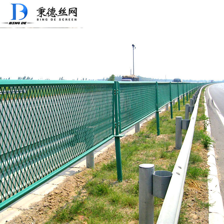 公路中间隔断网高速公路防眩网高架桥菱形钢板拉伸网包塑围栏