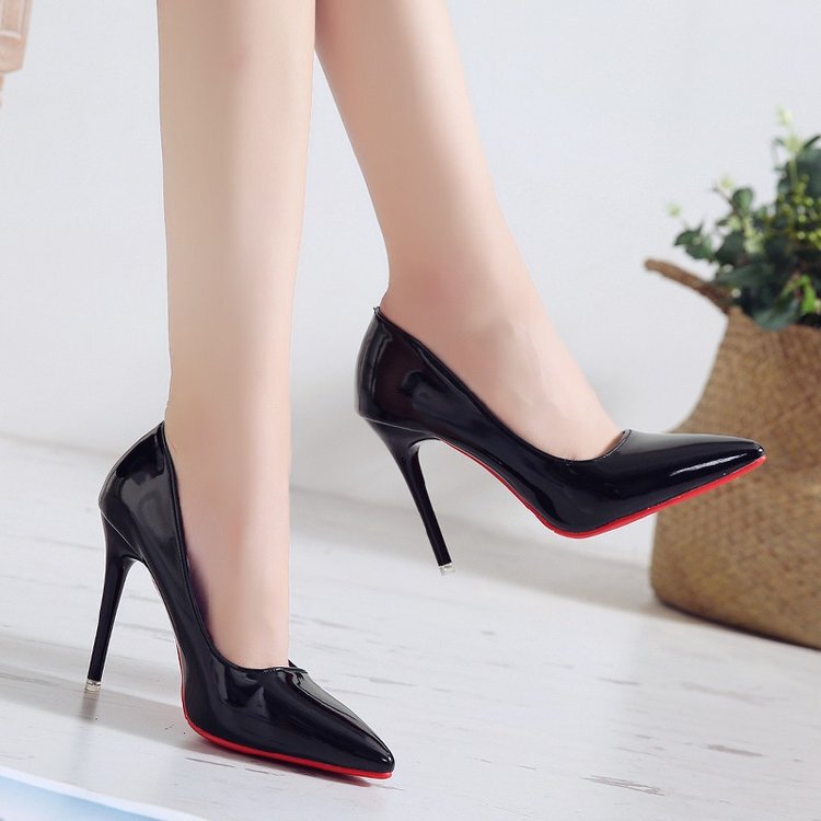 Red-Soled High-Heeled Shoes for Women, Comfortable and Not Tiring for the Feet, with Thin Heels, Spring 2026, Black Heels, Large Size, Pointed Toe, Sizes 41-43, Shallow Mouth