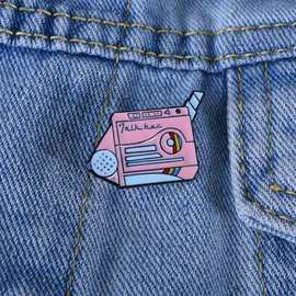 随变 欧美创意胸针 卡通复古台式电脑老式收音机游戏宠物蛋胸针