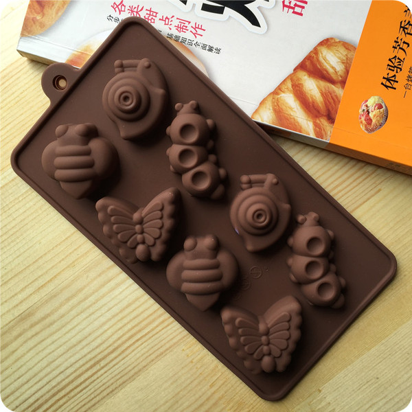 Silicone mold with snail secretion