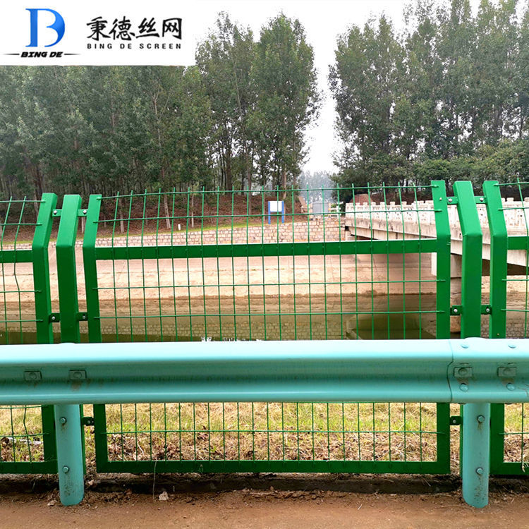 饮水源保护区护栏网水库河道隔离栅 防攀爬防护网 水渠镀锌围网