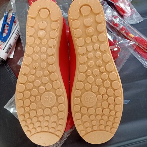 Children's embroidered shoes, ethnic style, old Beijing classical girls' single shoes, student traditional dance cloth shoes, one-piece drop shipping