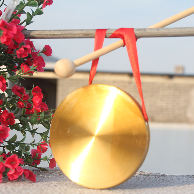 Venta al por mayor de tres oraciones-Media apoyos instrumento de percusión para niños música Gong de cobre educación temprana para niños instrumento de percusión de mano juguete