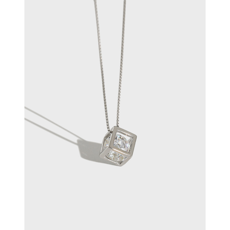AP1490 韩版韩国风S925纯银个性时尚创意缕空魔方单钻锆石女项链