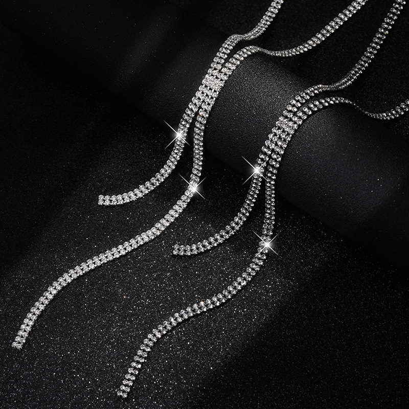 Venta directa de fábrica 2020 europeo y americano simple diamante completo brillante collar ropa mujer accesorios larga borla suéter cadena al por mayor