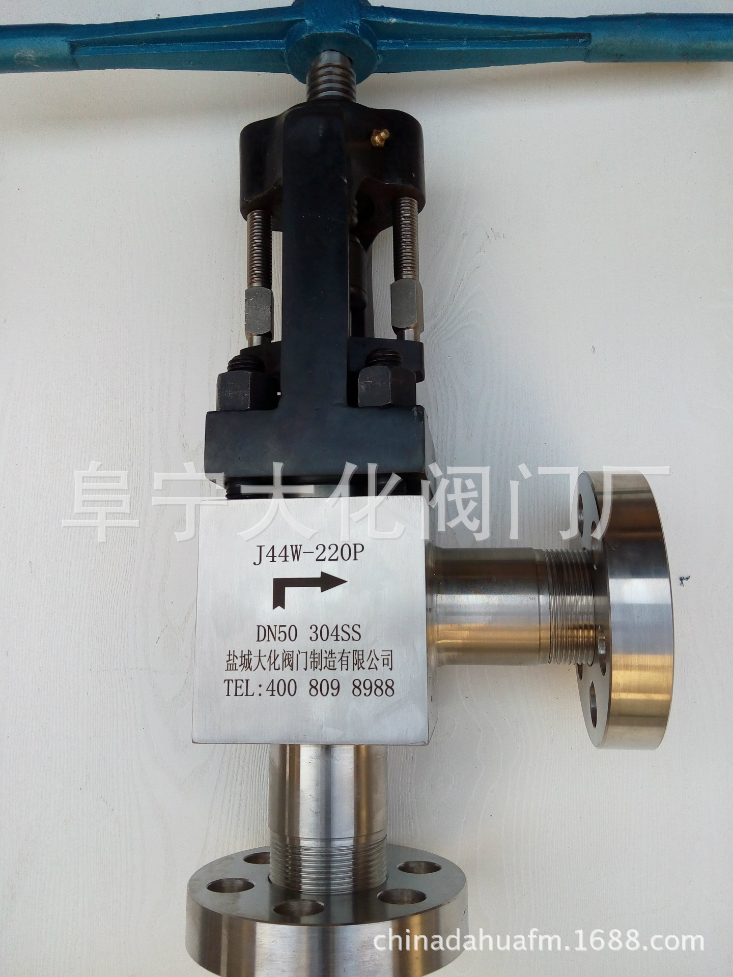 供应阀门，国内中小化肥合成氨与尿素用高压角阀.高压管件