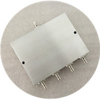 功分器-微带一分四，QMA接头形式698-2700MHz，含800-2500MHz。