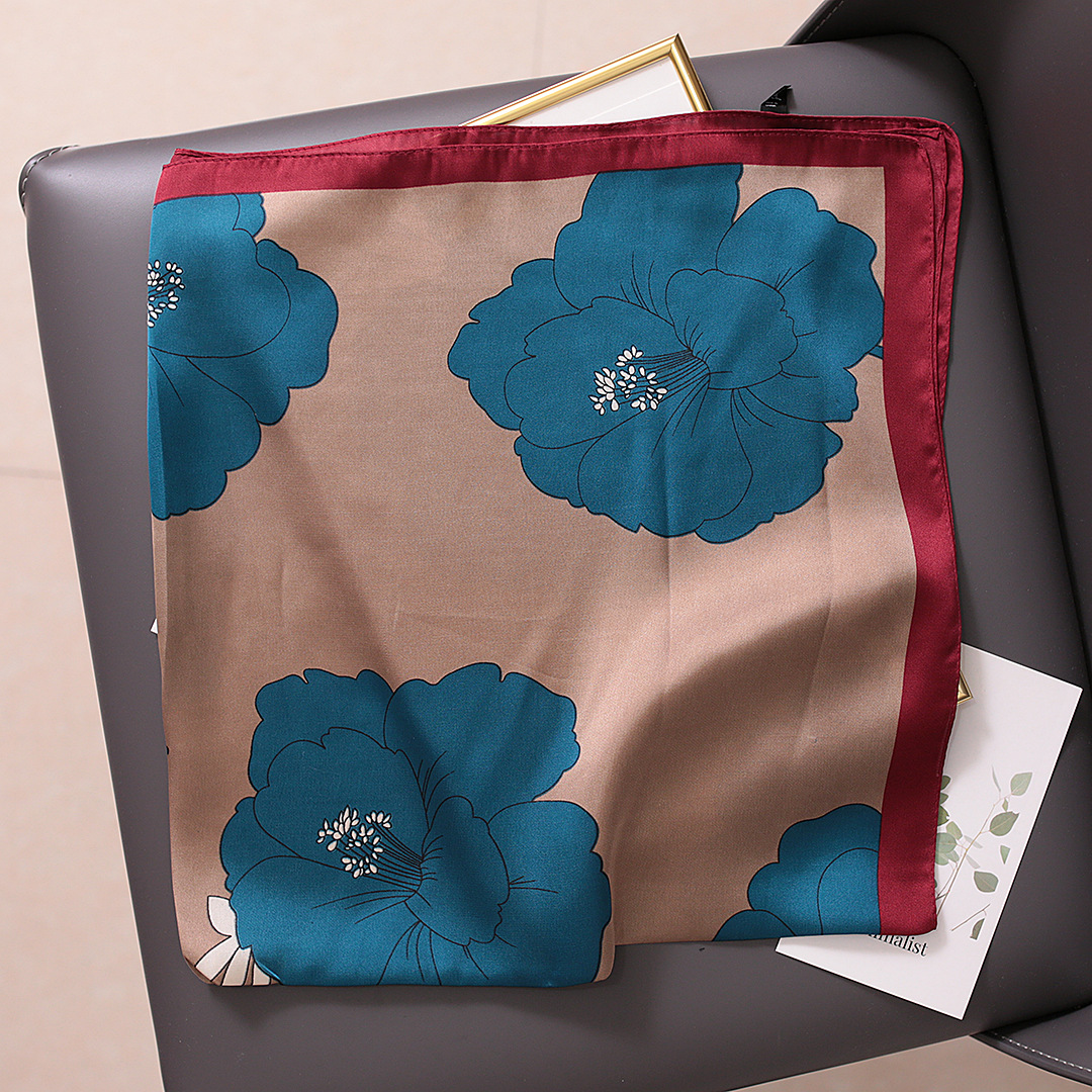 Asil, Zarif, Kadınsı ve Çok Yönlü Taklit İpek Çiçek Baskılı Kadınlar Hangzhou Anne İçin Küçük Kare Eşarp_voghion.com