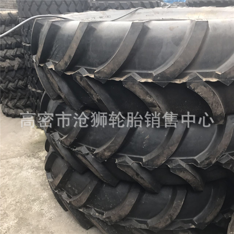 供应 10.5/75-15.3 农用人字花纹轮胎