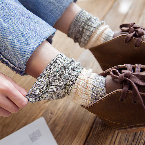 Autumn and winter thickened wool socks for women, vintage color-blocked crew socks, long-styled personalized socks, short boot cotton socks.