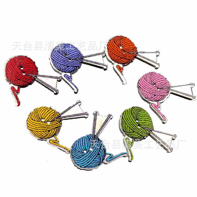 Bola de lana pintada de fondo blanco de madera de 26*28mm bola de lana pintada de bricolaje 50 botones de madera en un paquete