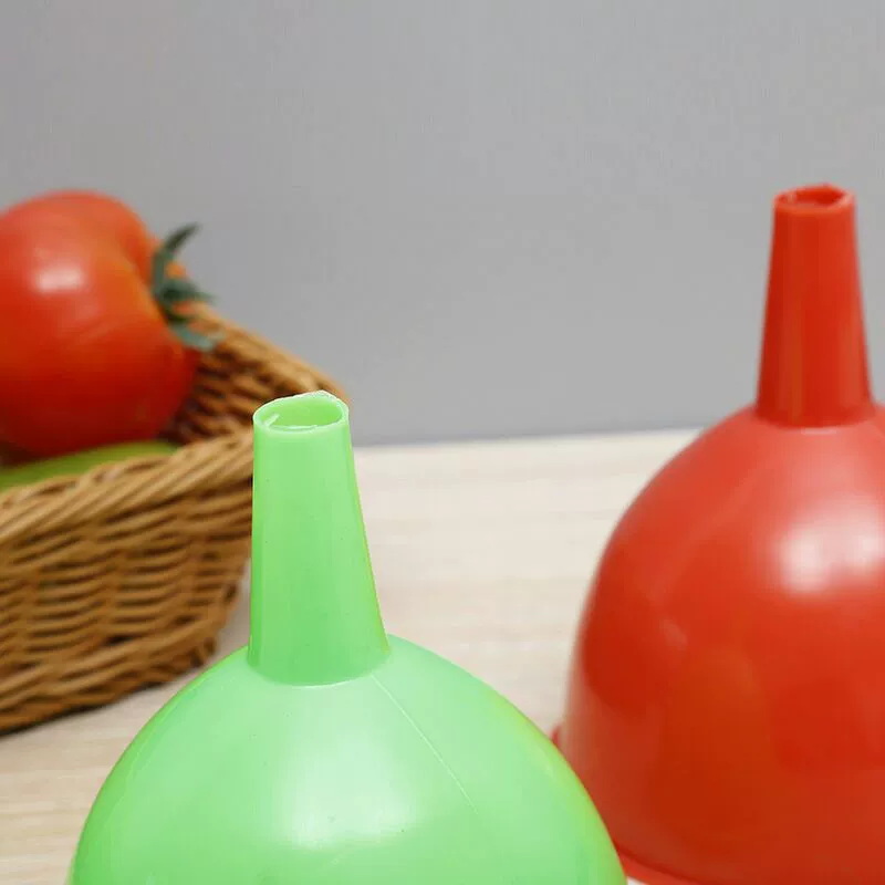 Environmental protection plastic funnel Kitchen refueling funnel leakage soy sauce leakage soy leakage of cone oil leakage manufacturers wholesale