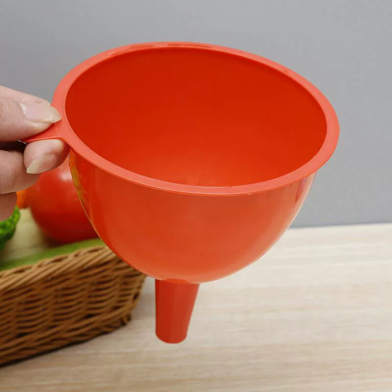 Environmental protection plastic funnel Kitchen refueling funnel leakage soy sauce leakage soy leakage of cone oil leakage manufacturers wholesale
