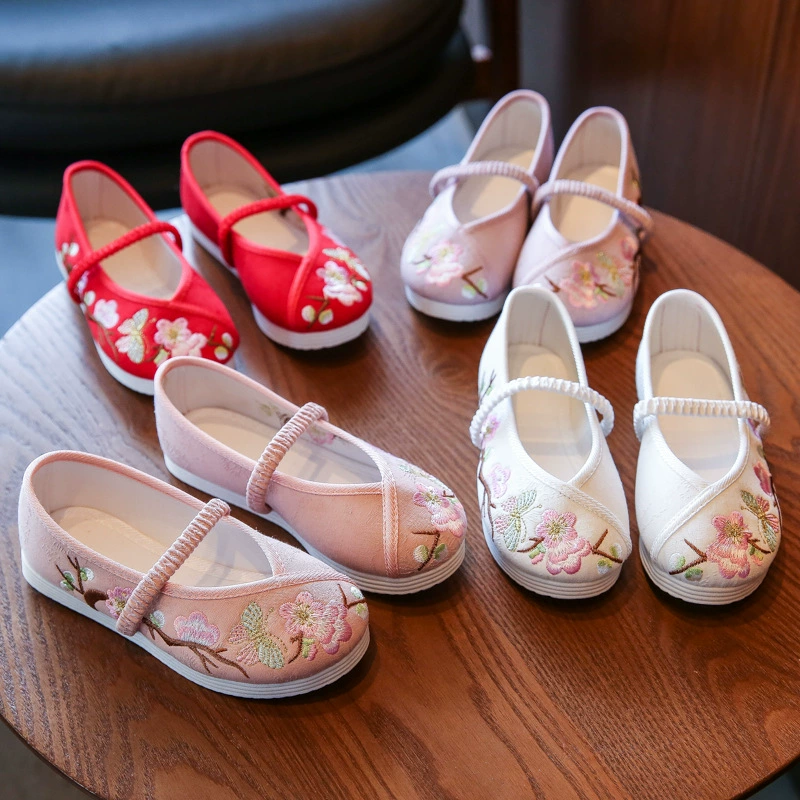 Детская обувь Hanfu Весенне-летняя Тканевая обувь Old Beijing Обувь с вышивкой для девочек Танцевальные представления Отдых Костюм для туристической зоны