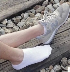 A two-pack of socks: Online store giveaway, new store dropshipping service, small promotional gifts, and pre-shipment of Daniel socks for women.