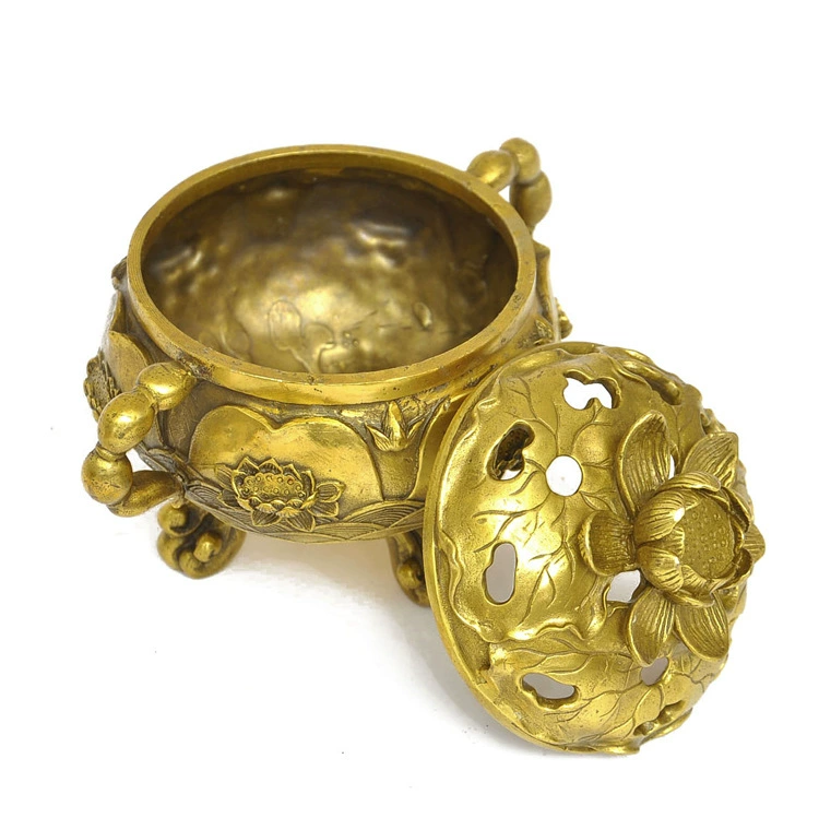 Direct sales ... cannot include brand names; instruction says avoid marketplace names; but given Chinese: Direct sales of handicrafts copper incense burner ornaments copper lotus incense burner ornaments for incense burner Feng Shui supplies. We should translate: Прямые продажи ручных изделий медные благовоний держатели, медная лотосовая ароматическая чашка, принадлежности Фэн Шуй. But avoid