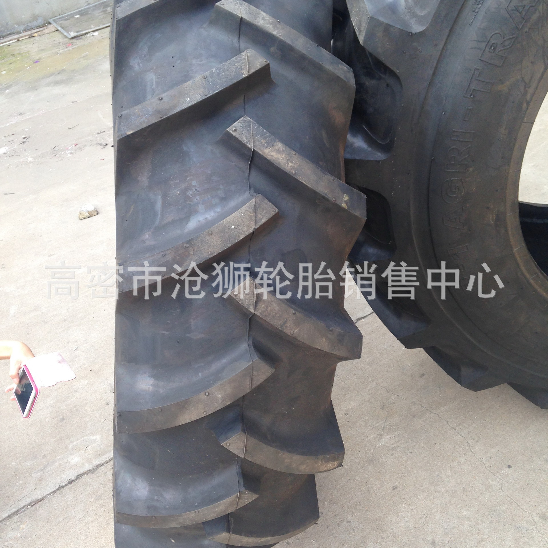 人字拖拉机轮胎8.3/9.5/11.2/12.4/13.6/14.9/16.9-24 26 28