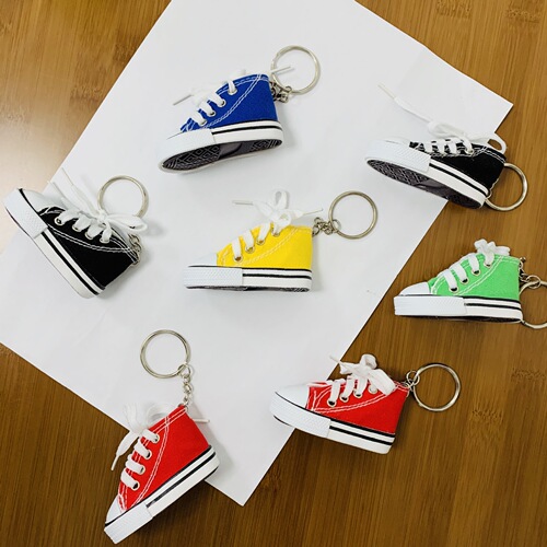 Mini canvas shoes, fashionable bicycles, motorcycle footrests, small sneakers, ornaments, simulated shoe keychains