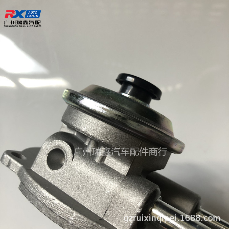 Aplicable a landcooluze HZJ79 separador de aceite-agua bomba de aceite de mano 1hz bomba de aceite tapa superior 23380-17531