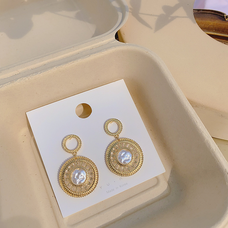 Geometric long earrings pearl