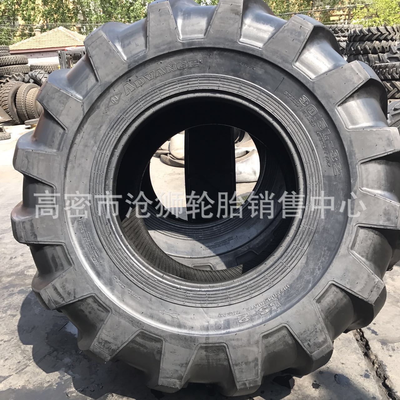 前进林业路拌机轮胎30.5L-32人字纹轮胎抗扎耐磨重载轮胎