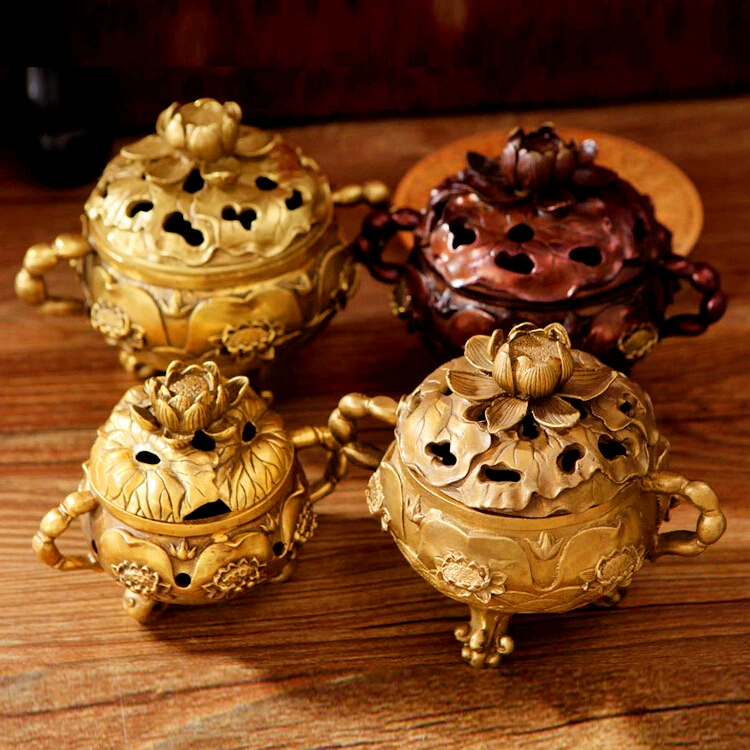 Direct sales ... cannot include brand names; instruction says avoid marketplace names; but given Chinese: Direct sales of handicrafts copper incense burner ornaments copper lotus incense burner ornaments for incense burner Feng Shui supplies. We should translate: Прямые продажи ручных изделий медные благовоний держатели, медная лотосовая ароматическая чашка, принадлежности Фэн Шуй. But avoid