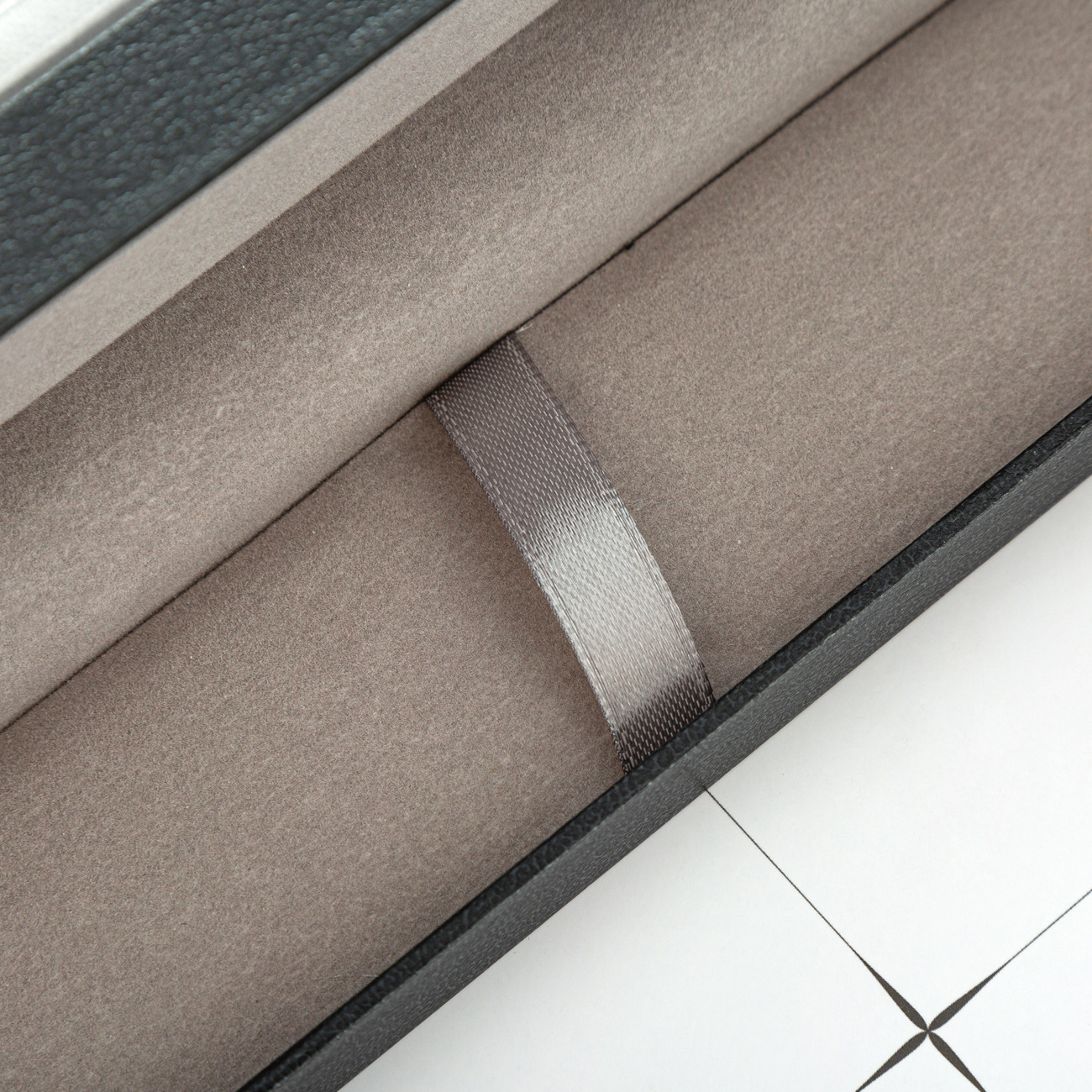 En stock fuente caja de la pluma de embalaje de regalo de aluminio negro caja de plástico caja de impresión de publicidad de negocios caja de la pluma al por mayor