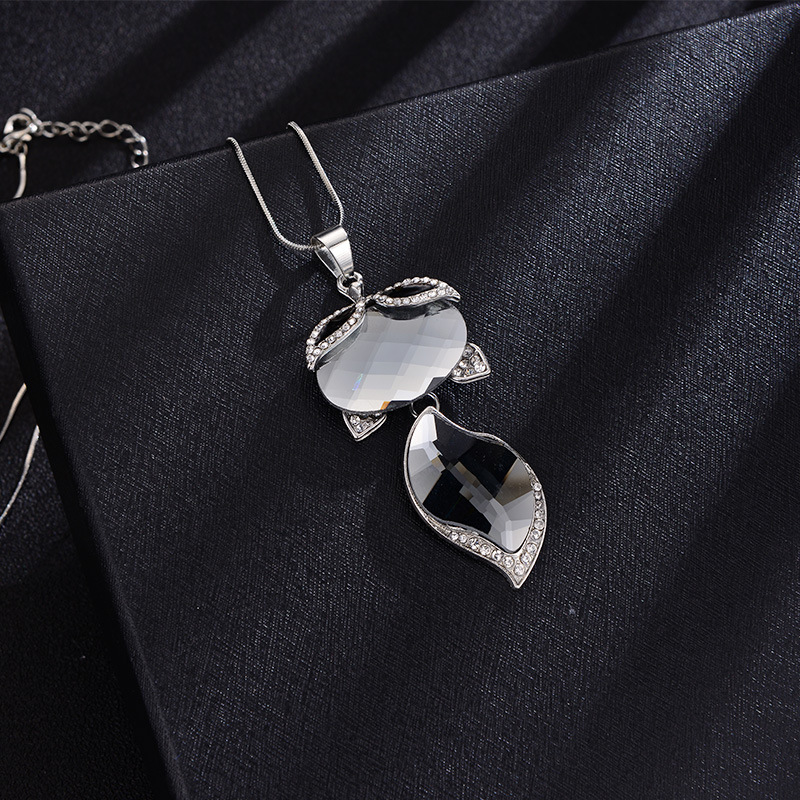 Otoño e Invierno brillante Cadena de suéter de cola de zorro de alto grado de las mujeres del todo-fósforo de alta calidad moda larga suéter Cadena de joyería al por mayor