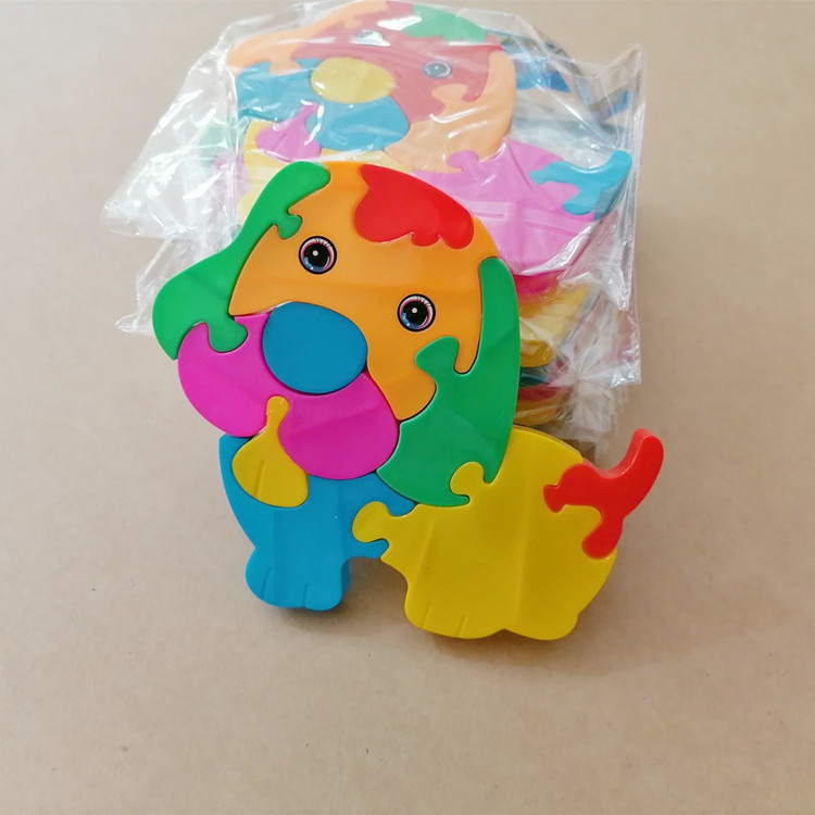 Juguetes ensamblables al por mayor, bloques de plástico gallo/perro, venta directa de fábrica.