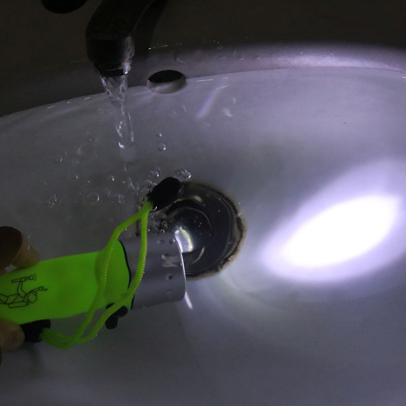 Buceo transfronterizo de plástico cueva submarina iluminación remota impermeable No.5 batería linterna de buceo al por mayor