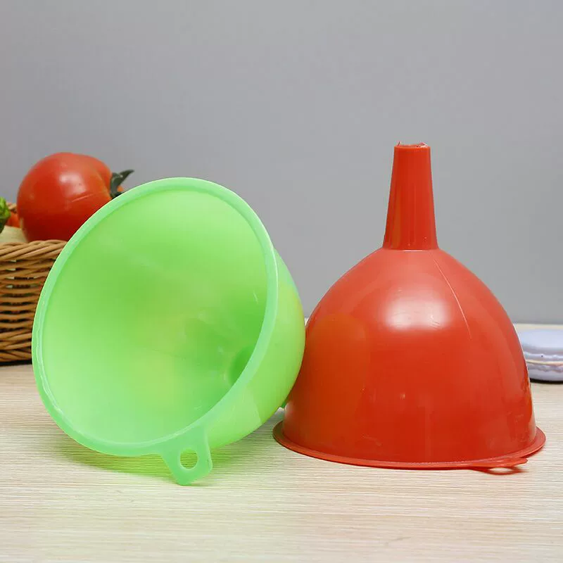 Environmental protection plastic funnel Kitchen refueling funnel leakage soy sauce leakage soy leakage of cone oil leakage manufacturers wholesale