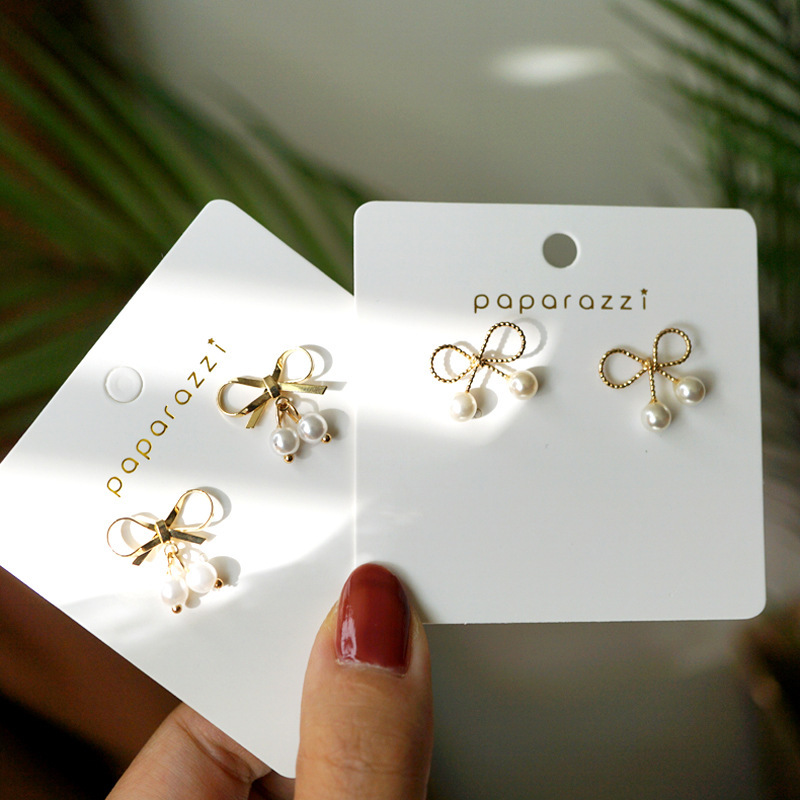Sophisticated small fresh universal earrings with bow from pearl