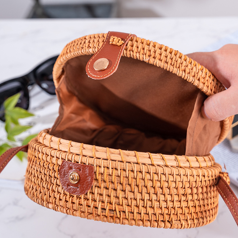 新作insネット紅女包斜めショルダー草編み透かし彫り文芸編み籐編みバケツ包み草編みバッグ