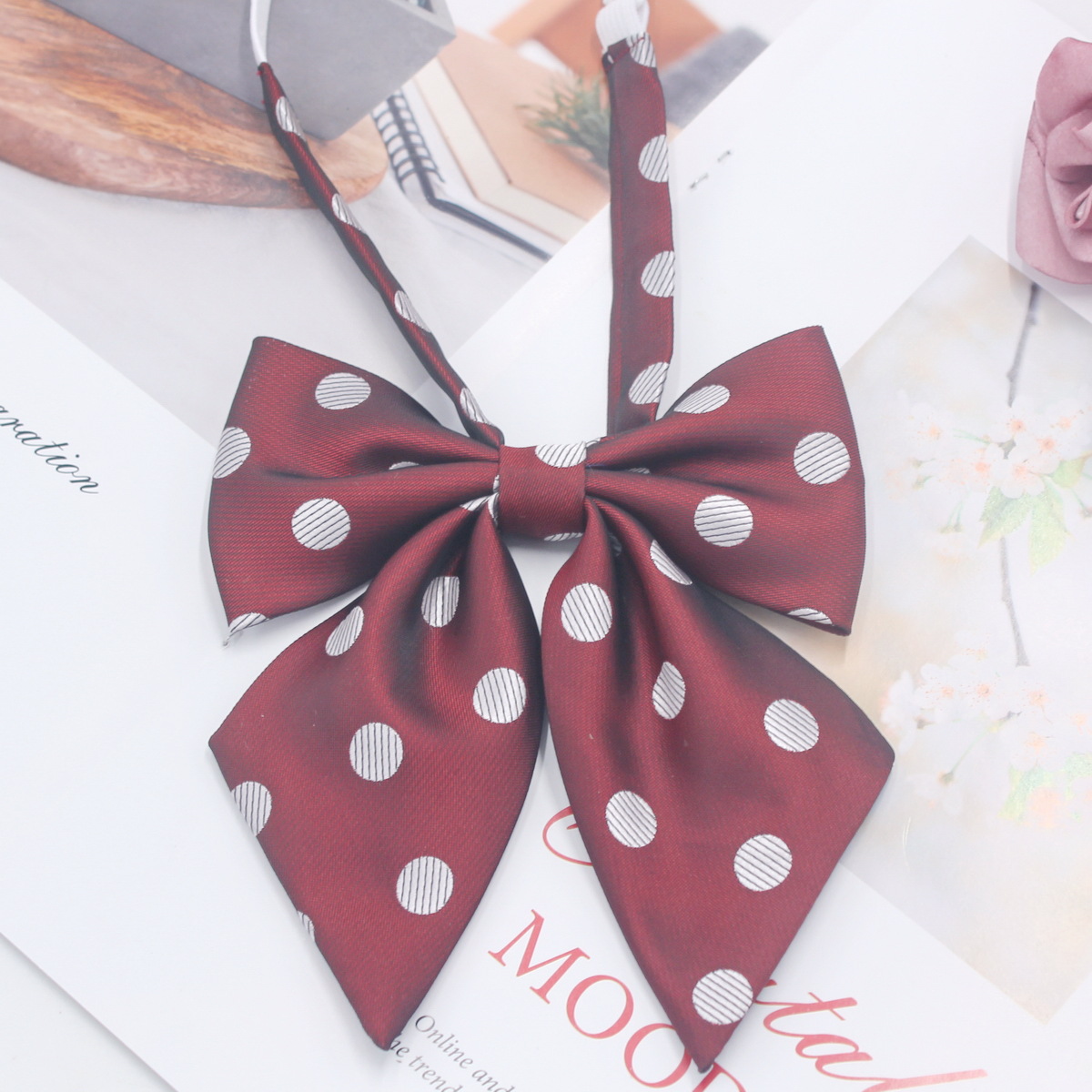 Fabricante en stock niñas punta pluma raíz pajarita estilo coreano casual color sólido arco gran lunares JK uniforme collar flor