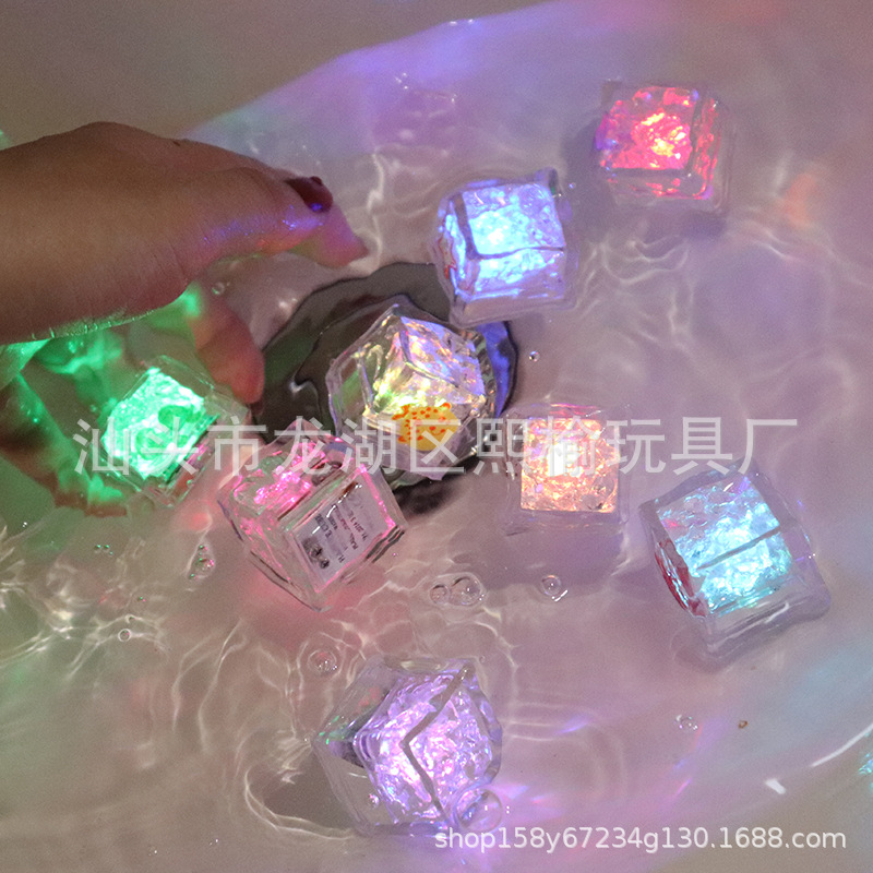 Transfronterizo baño agua brillante LED magia colorido lento intermitente luz hielo cubo océano patrón (8 sets)