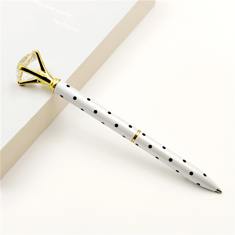 Blanco con puntos negros