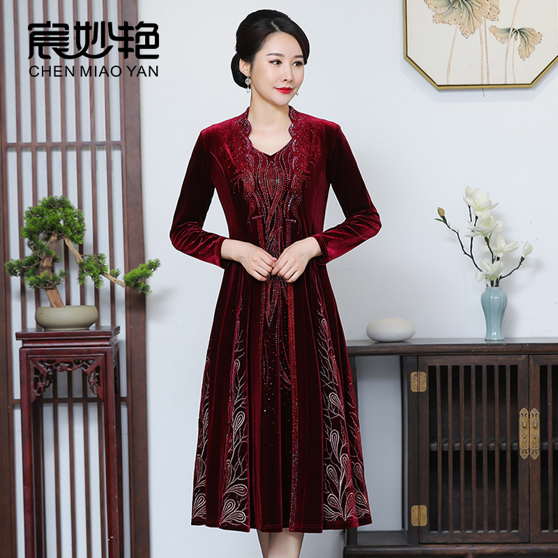 Mother skirt suit spring two-piece gold velvet coat middle-aged women's 2023 new dress wholesale
