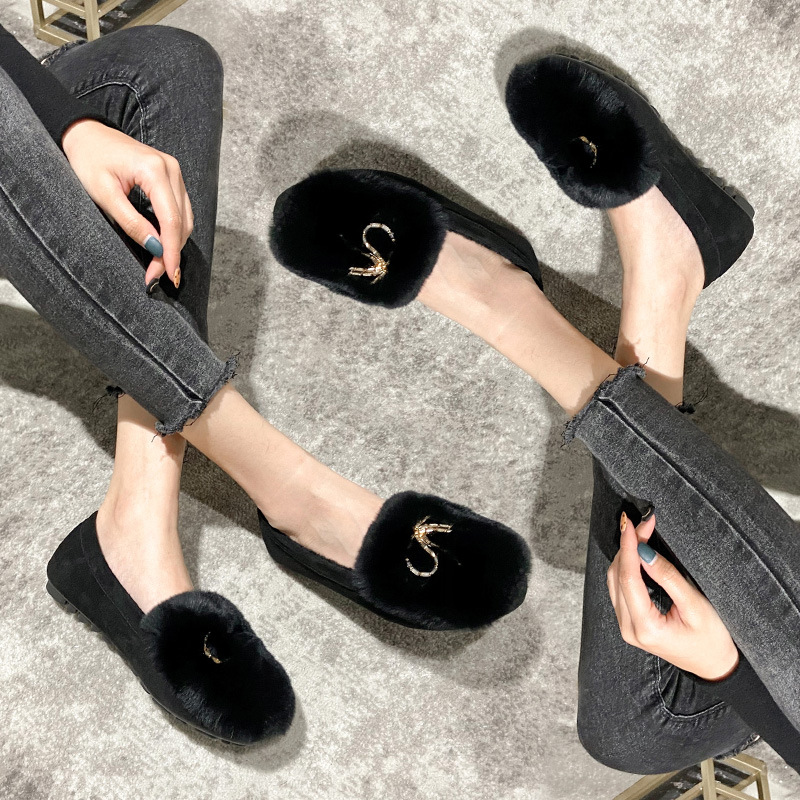 Zapatos de felpa de mujer ropa de invierno plana 2023 nuevos zapatos de guisantes con hebilla de diamantes de imitación zapatos de mujer de fondo suave con forro polar más el tamaño 41-43