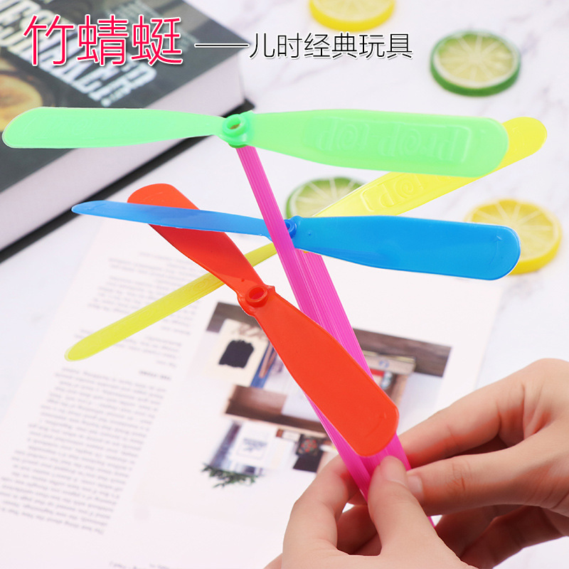 Post-80S Generation Large Bamboo Dragonfly Hand-Twisted Flying Fairy Nostalgic Toy Outdoor Night Market Stall Small Wholesale Flying Luminous Toy