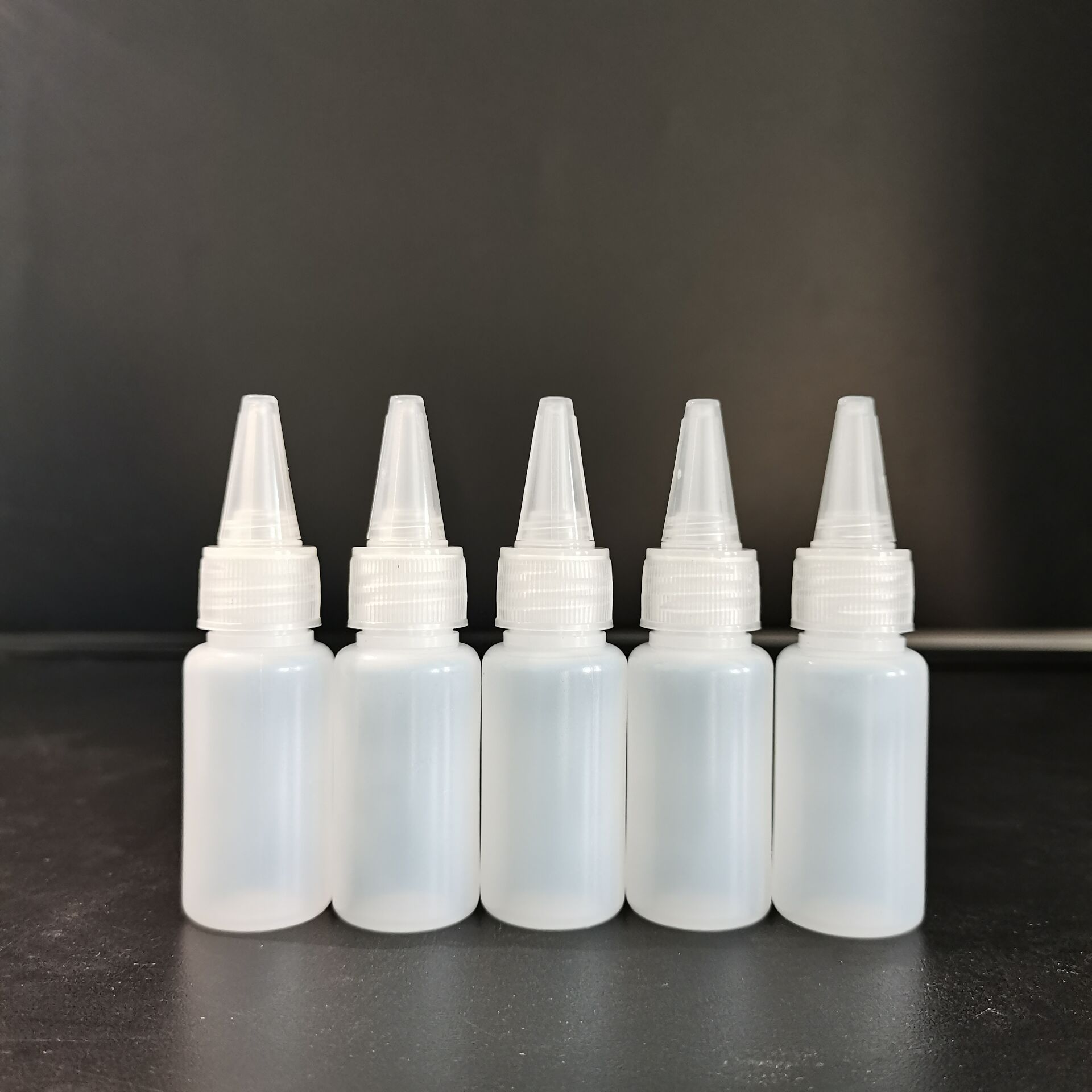 厂家批发 20ml尖嘴瓶 绘画颜料瓶 胶水分装瓶 半透明pe瓶 现货