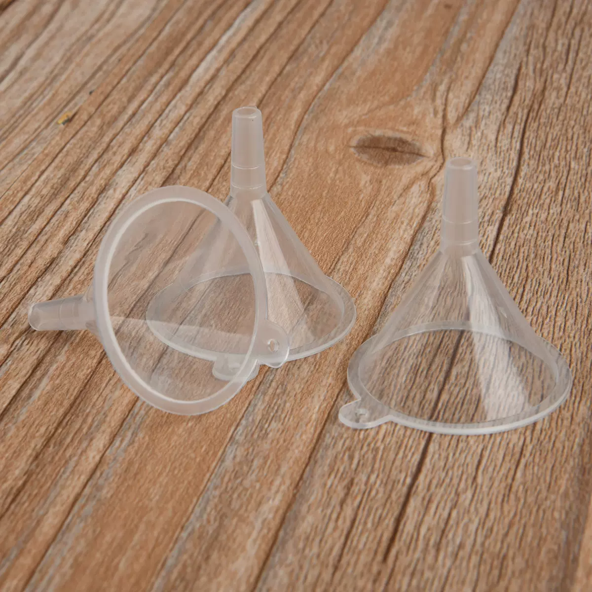 液体分装漏斗香水爽肤水化妆水迷你分装工具塑料平嘴小漏斗1.1g