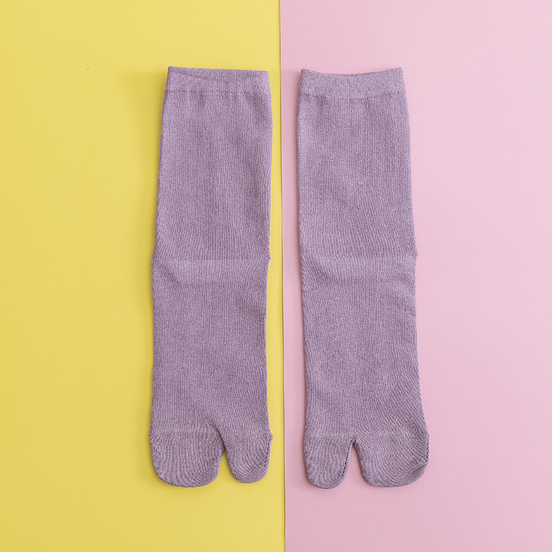 Primavera y otoño de dos dedos calcetines de mitad de la pantorrilla de color sólido fino de las mujeres Calcetines planos de cerdo zapatos Calcetines de madera japoneses