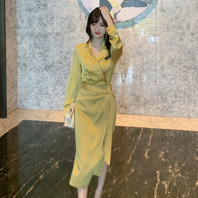 Chân váy bút chì nữ cạp cao ôm hông dây buộc dáng midi — Màu vàng