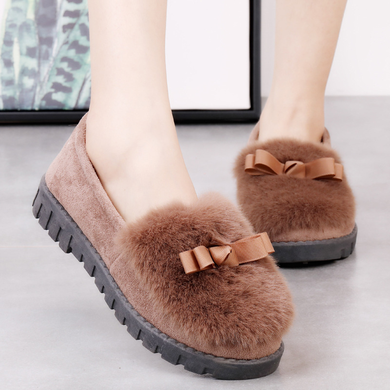 2025 otoño y invierno nuevos zapatos de beans para niñas vestidos con terciopelo grueso antideslizante de lana suave zapatos de algodón zapatos perezosos