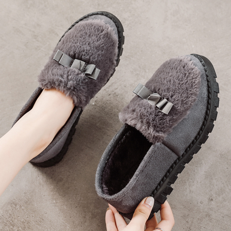 2025 otoño y invierno nuevos zapatos de beans para niñas vestidos con terciopelo grueso antideslizante de lana suave zapatos de algodón zapatos perezosos
