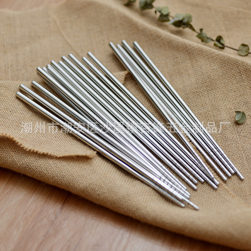 스테인레스 스틸 젓가락 미끄럼 방지 가정용 라운드 젓가락 중공 단열 매점 식기 세트 가정용 가벼운 몸 젓가락