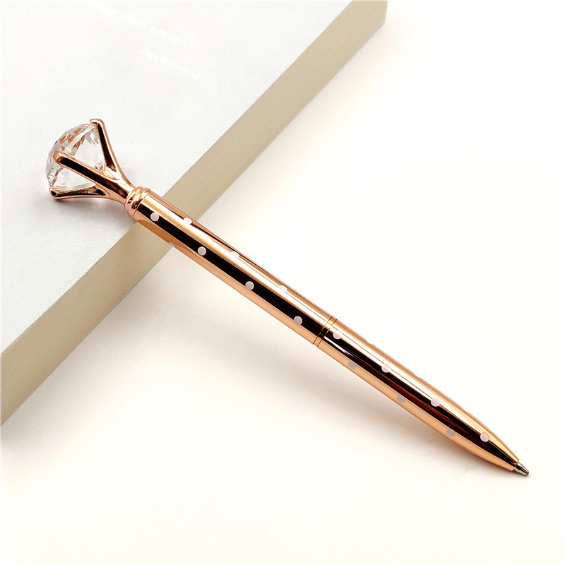 Oro rosa con puntos blancos