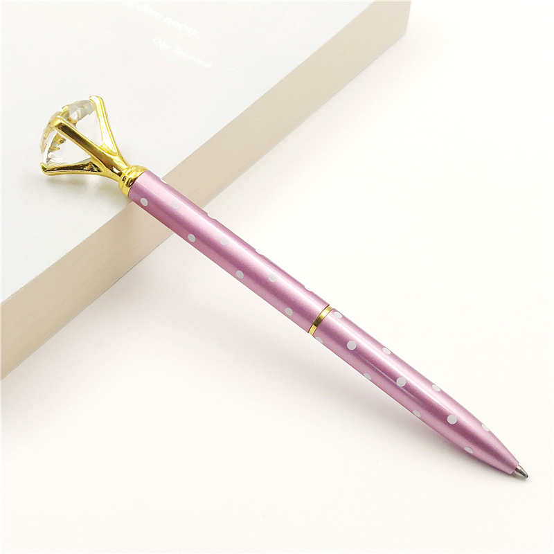 Luz púrpura con puntos blancos